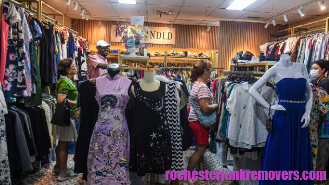 Toko Barang Bekas Premium Hadirkan Vintage Fashion Bernilai Tinggi